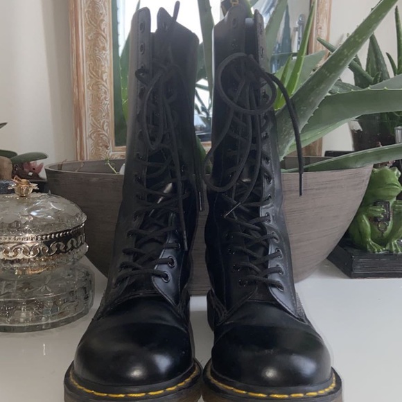 Black Dr. Martins high boots - Picture 4 of 4